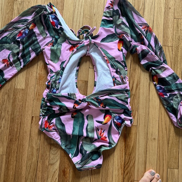 Swimsuit/Bodysuit - Picture 5 of 7